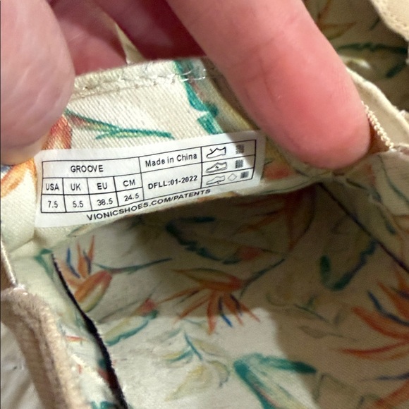 Vionic Groove Women's Slip On Shoes Size 7.5 - Picture 7 of 8